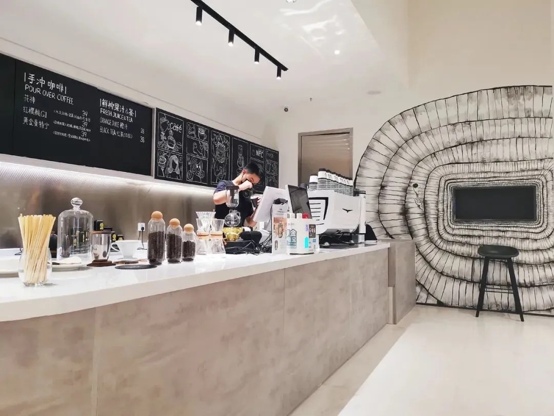 VI设计西南首家山本耀司咖啡店，将黑白美学发挥到极限