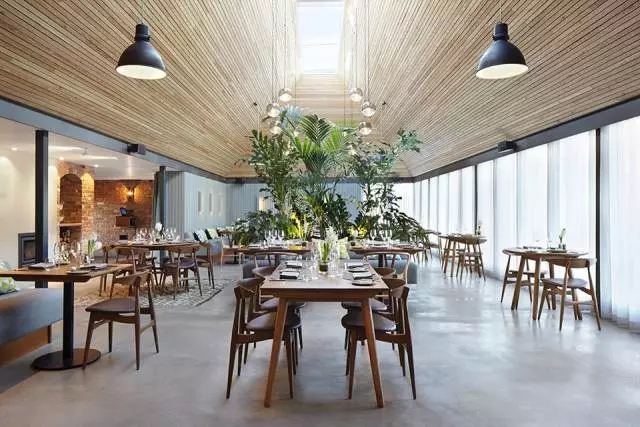 VI设计在花花草草中，感悟餐饮空间的玄妙